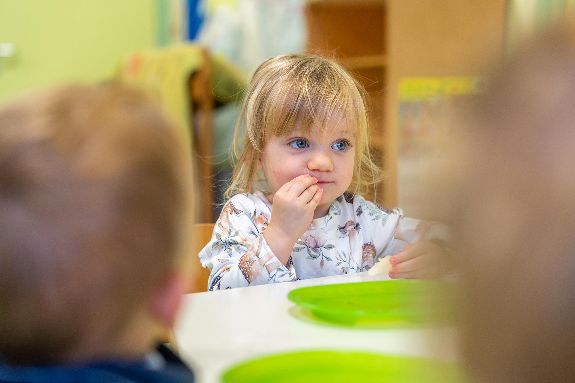 Mensa interna con cuoca e cucina attrezzata